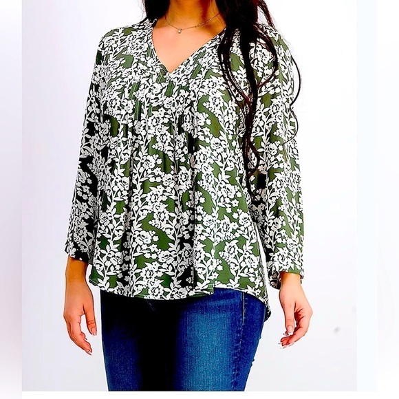 Fun 2 Fun NWOT Women Flowy Maley Pleated Detail Top, Olive Combo Women’s Size XS - Picture 1 of 6